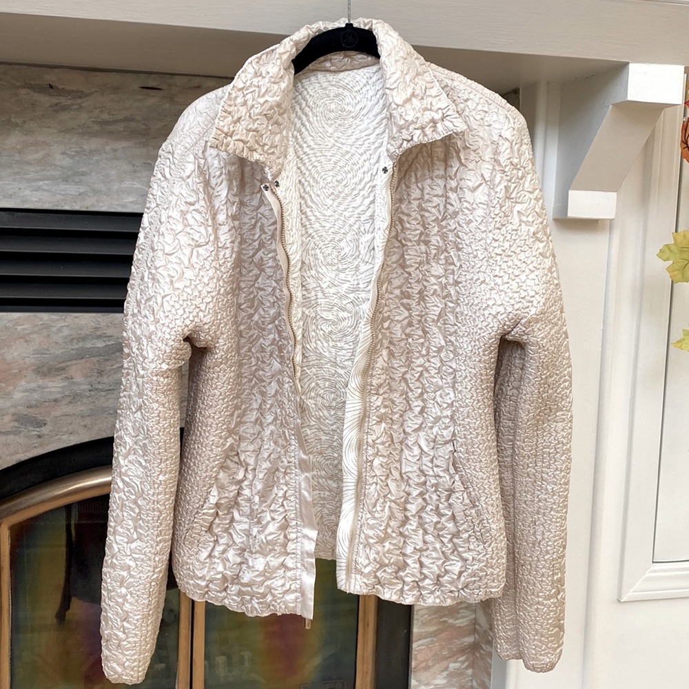 UBU Reversible Crinkle cut travel Jacket